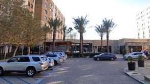 Los Angeles Marriott Burbank Airport _ 2500 N Hollywood Way Parking