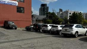 325 St Mark place - Parking