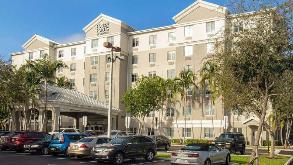 FOUR POINTS by SHERATON PORT EVERGLADES CRUISE PARKING