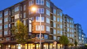 903 NE 45th St Parking