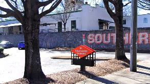 621 North Ave NE Parking