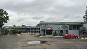 HWY Express Inn & Suites - 2313 W 6th Ave Parking