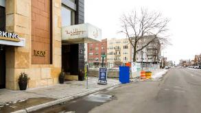 1320 W Lake St Parking