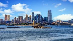 DoubleTree by Hilton Hotel & Suites Manhattan Cruise Parking