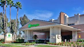 Holiday Inn & Suites SNA Airport Parking