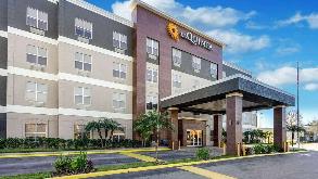 La Quinta Inn & Suites by Wyndham TPA Airport Parking