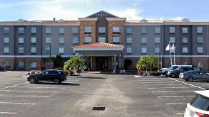 Country Inn & Suites by Radisson, RJ Stadium - Tampa Airport East _ 4750 N Dale Mabry Hwy Parking