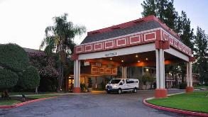 Piccadilly Inn FAT Airport Parking