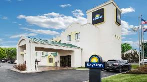 Days Inn by Wyndham 451 NW Jefferson St Parking