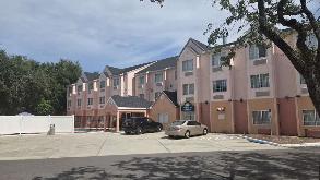 Days Inn & Suites by Wyndham TPA Airport Parking