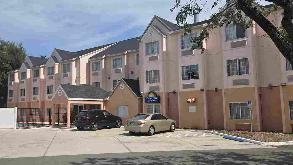 Days Inn & Suites by Wyndham Port of Tampa Cruise Parking