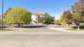 Econo Lodge DIA 15900 E. 40th Ave Parking