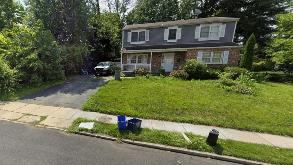 454 Brookfield Rd Parking