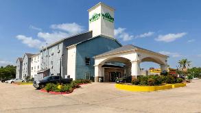 Wingate by Wyndham Humble/Houston Intercontinental Airport Parking