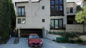 7928 Hollywood Blvd Parking