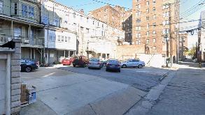 805 St Paul St Parking