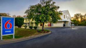 Photo of Motel 6 Jeffersonville 2012 Parking spot, located 4.3 mi away from IN