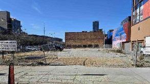 Photo of 1114 W Randolph St. spot, located 1.4 mi away from IL