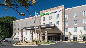 Holiday Inn Express & Suites CLT Airport Parking
