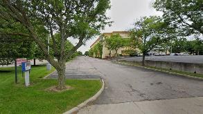 La Quinta Inn and Suites by Wyndham Cincinnati North - 12150 Springfield Pike Parking