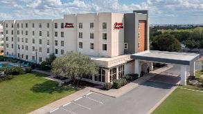 Hampton Inn & Suites AUS Airport Parking
