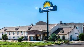 Days Inn _  1302 N Main St Parking