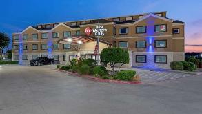 Best Western Plus Arlington North DFW Airport Parking
