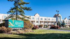 1401 E Mall Dr - Quality Inn parking