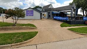 1015 Cedarland Blvd Parking