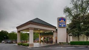 6437 Jonesboro Rd - Clarion Pointe Morrow Atlanta Parking