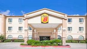 Super 8 by Wyndham - 1230 N Sam Houston Pkwy Lot