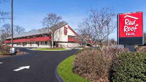 Red Roof Inn Enfield, 5 Hazard Ave Parking