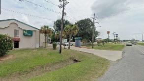 Quality Inn & Suites - 2300 NE Evangeline Parking