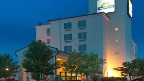 Days Inn by Wyndham Pittsburgh (PIT) Airport Parking