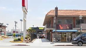 Photo of 840 N Broadway Parking spot, located 0.8 mi away from CA