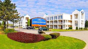 Howard Johnson by Wyndham Cleveland Airport Parking