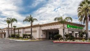 Find Parking Spot in Wyndham Garden - Fresno Airport  Parking Garage