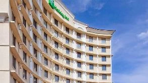 Find Parking Spot in Holiday Inn Dallas Market Center DAL Airport  Parking Garage