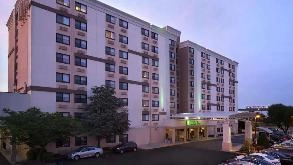 Holiday Inn EWR Airport Parking