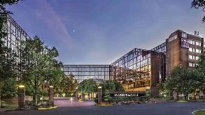 Find Parking Spot in Doubletree by Hilton New York LGA Airport  (Previously LGA Plaza Hotel) Parking Garage