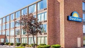 Find Parking Spot in Days Inn by Wyndham SYR Airport  Parking Garage