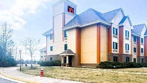 Photo of Studio 6 Chantilly - 14420 Chantilly Crossing Ln Lot spot, located 0.9 mi from Near Pho 102 in