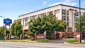 Hampton Inn MDW Airport Parking