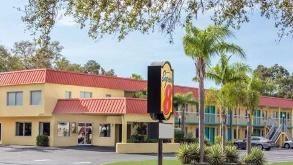 Find Parking Spot in Super 8 by Wyndham SRQ Airport Parking Garage