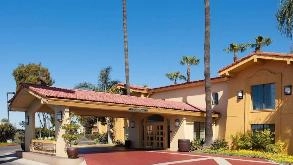 La Quinta Inn by Wyndham SNA Airport Parking