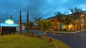 Find Parking Spot in Days Inn by Wyndham SRQ Airport Parking Garage