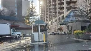 Find Parking Spot in Spring Park by Payless At Doubletree Hotel Parking Garage