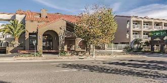 La Quinta Inn & Suites by Wyndham SFO Airport Parking