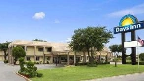 Days Inn by Wyndham DAL Airport Parking