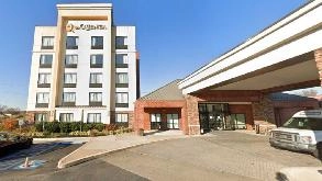 La Quinta Inn PHL Airport (24/7 Shuttle) Parking